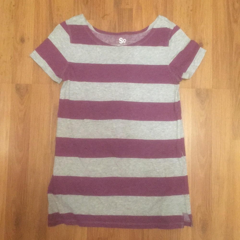 SO gray and purple t-shirt with split sides!